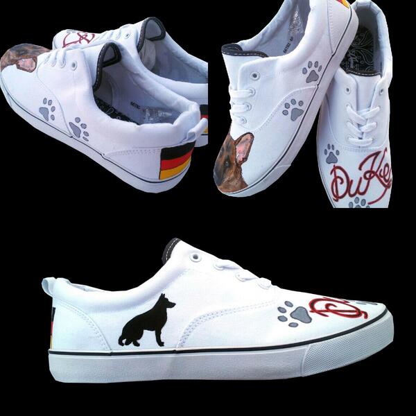 #zapatillaspintadas de Duke desde todos los puntos de vista #regalo #pastoraleman #perro