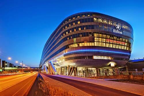 LIMagazine's tweet photo. #HiltonFrankfurtAirport, nombrado mejor #hotel aeroportuario europeo http://t.co/jU1y0Ft4dE http://t.co/2C0w2LqZTq