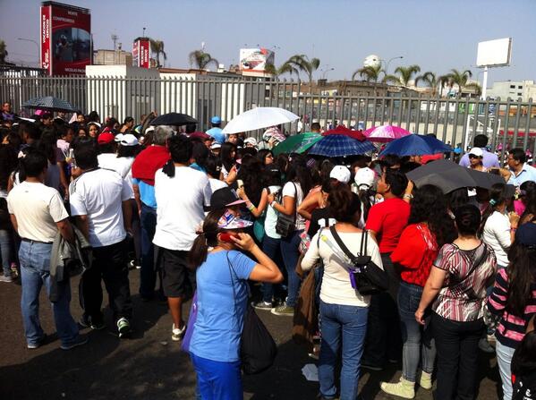 _melissaluzon's tweet image. Desorden y falta de organización #OneDirectionEnPeru @RPPNoticias