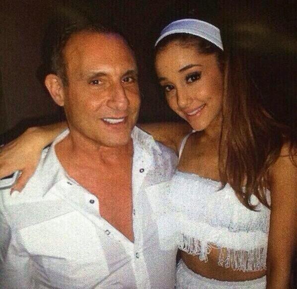 OnlyOsnapitzari's tweet image. Ariana Grande en White Party interpretando #Problem! 7/16 ♡ #ProblemAtMidnight #ProblemToday #PreOrderProblemOniTunes