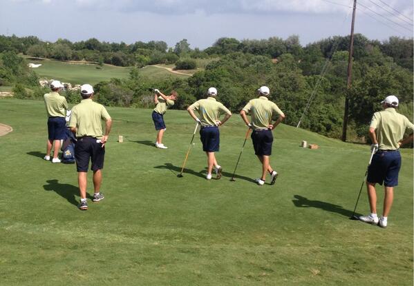HP_Golf's tweet photo. Top5 getting their practice in today. Come out to UT Golf Club tomorrow and support! First tee time is 8:50. #UnaMas http://t.co/q1pOek2Zji