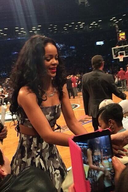 Fotos de Rihanna (apariciones, conciertos, portadas...) [14] - Página 22 BmRJp5mIAAAotgT