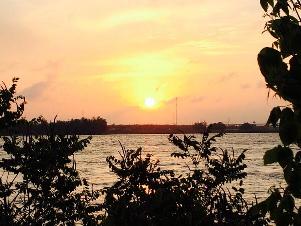 What a night in #Nola #Mississippi #BigMuddy #Sunset @MargaretOrr @KweilynWDSU @NewOrleans