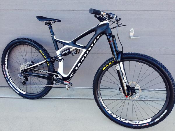 Mike_hall_co's tweet photo. Good day of shuttles with @kelliemmett and Lindsey! The new bike is amazing! #soooenduro #iamspecialized http://t.co/J502m0SaKU
