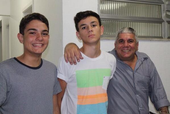 PapasFC's tweet photo. Final de semana pode um rolezin com nosso presidente! #PuxaSaco #ValeUmAumento #RespeitoAoPapas http://t.co/4r2paVzYVK