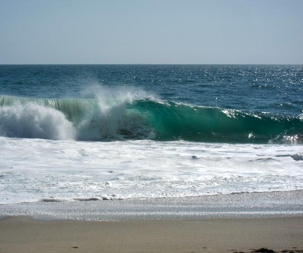 OCEvents's tweet photo. The waves were incredible down at the beach today! #OrangeCounty http://t.co/JwA051qAHk