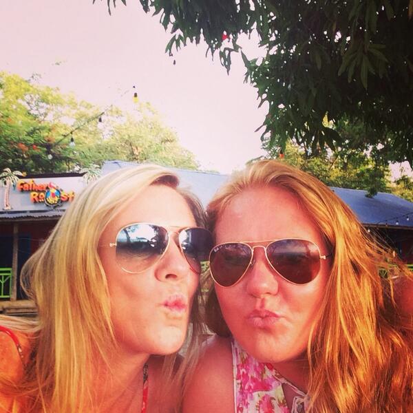 LaurieEatonXx's tweet photo. #lastdrinks gunna miss this girl :( xx http://t.co/u1I8jRRv3x
