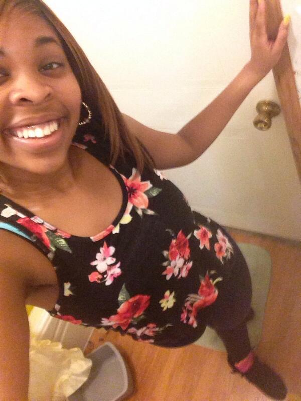 Official_reckz's tweet image. "@dancingbeauty14: “@WBlaikee_: “@obeyyreggie: Quote this tweet with a cute selfie 😛😊” http://t.co/CxAe9tbgzq" “beauty is on the outside"