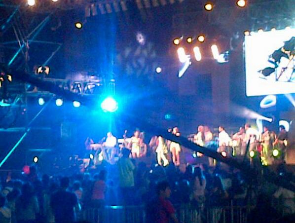 romerisimo's tweet image. Me divierto más que en #OneDirectionEnPeru. Aquí en el concierto de @1CorazonSerrano y la @lacholachabuca