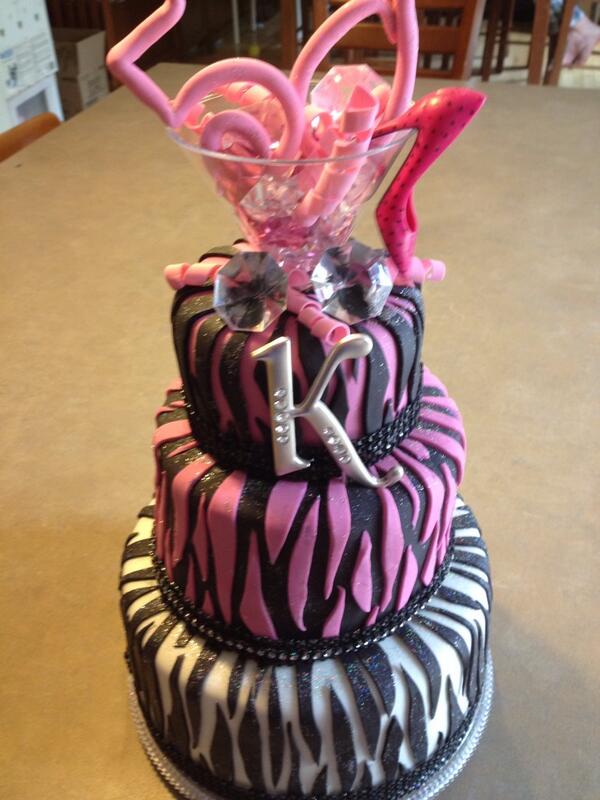 TrinasCakes's tweet photo. Flashy and fun birthday cake! http://t.co/1ewC59x9yF