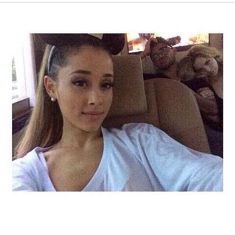 ArianasMentor's tweet image. do it for this cutie💞  #GetProblemToNumberOne