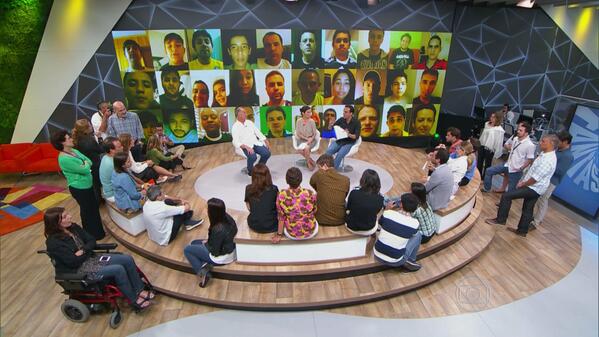 RealitySocial's tweet photo. Favor providenciar uma rampa para acesso da cadeirante, @showdavida. http://t.co/CjDvQcfoFz
