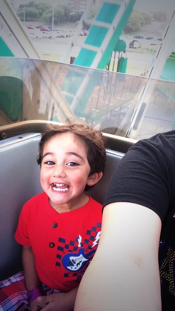 _tifffnicole's tweet photo. 😂😂😂😊 #carouselrides he had so much fun! http://t.co/8YgASpNRoZ