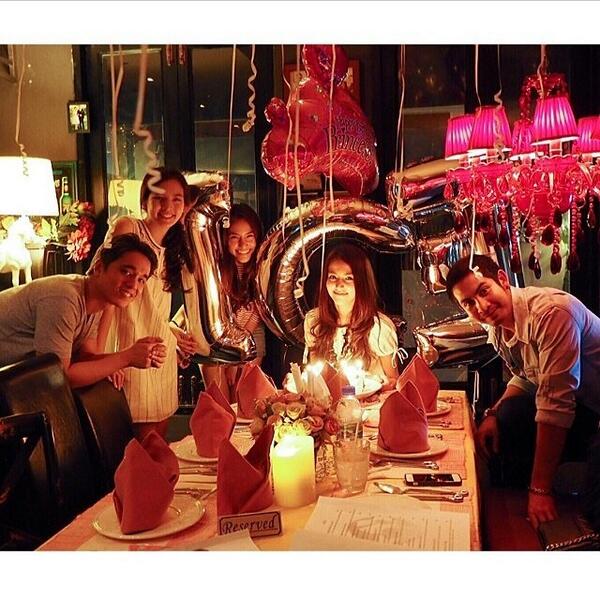 เมื่อวานเราเกือบล่มละนะ 🙈😂 ดีนะที่ได้รับความช่วยเหลือ แผนเลยผ่านไปได้555  ไม่มาเพราะไปดูบอลเผื่อพี่อเล็กใช่ไหม😂😂