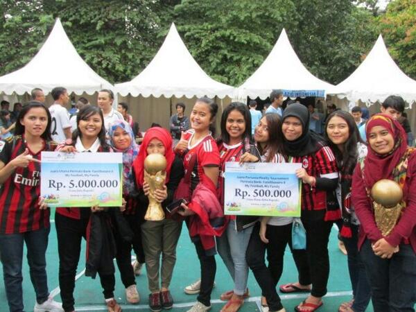 Congratulation kakak kakak angel {} "<a href="/AngelMI_Bandung/">Angel MI Bandung</a>: <a href="/AngelsMI_/">Milanisti Angels</a> Angel bergaya dengan trofi dan piagam B-)