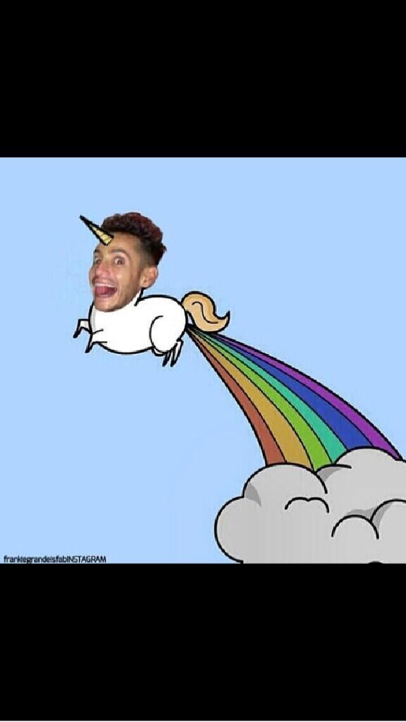 LilHansen11's tweet image. #ProblemOutTODAY @ArianaGrande @FrankieJGrande 😍😘💋