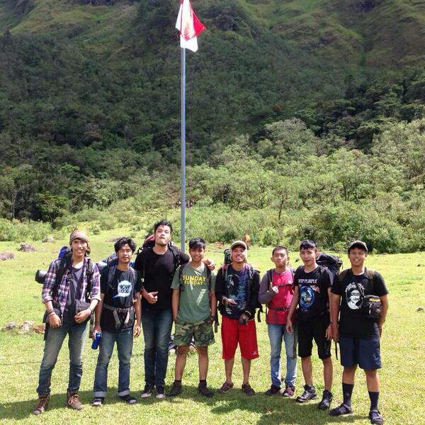 Kami bukan pendaki, tapi kita cinta dengan alam. tetap jaya settler!