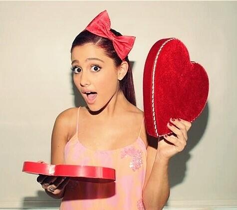 DailyNickJonas's tweet image. Do it for this girl  #BuyProblemOniTunes #ProblemOutNow