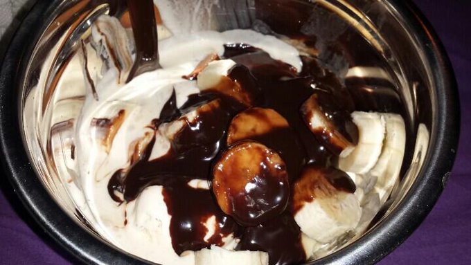 Late night southern butter pecan ice cream with bananas and hot fudge! #fatgirlswag #lasvegasneversleeps<a href="/tag/fatgirlswag"class="tags"><span>#fatgirlswag</span></a><a href="/tag/lasvegasneversleeps"class="tags"><span>#lasvegasneversleeps</span></a>