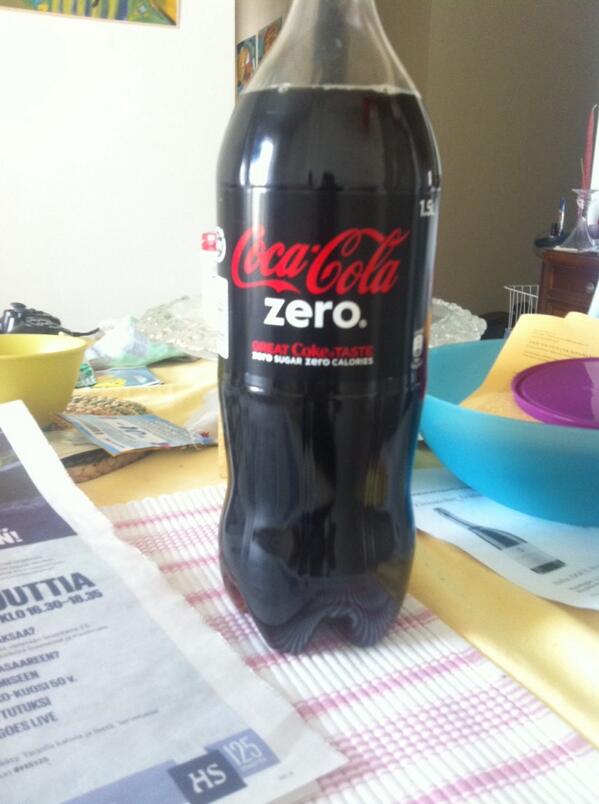 MiaNasu's tweet photo. Coca-cola  ~ZERO~ 👏💕👉🌸🍷😍 http://t.co/kMbNmzZXip