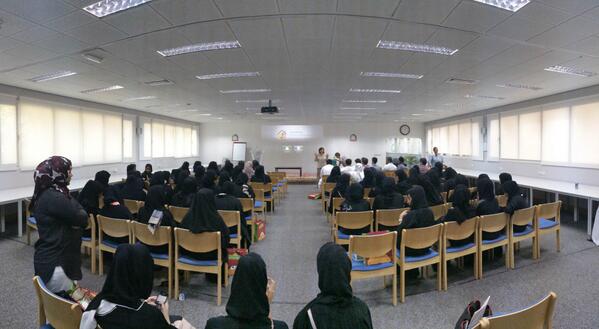 Taghreedat's tweet photo. بدأت الآن ورشة افتح يا سمسم بحضور أكثر من 100 طالبة إماراتية معنا هنا اليوم! #بالعربي http://t.co/UkK18DroNJ