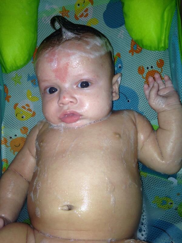 jass_mariee's tweet image. Like gtfo my face I'm tryna take a shower 😂👏 #hisface #hishand #toocutee #myfatboy ❤️