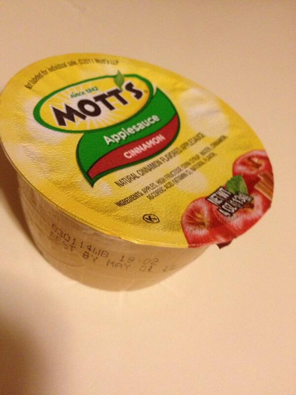 FitFabFresh's tweet photo. late night snack. 💛🍎 http://t.co/yvgEZ2ggBd