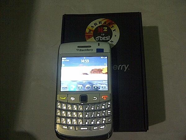 dinophonecell's tweet photo. Blackberry 9780 Onyx2 White Fullset. Harga 1500 (nego tipis) Minat 083823060663 http://t.co/ekQlfuDiC9