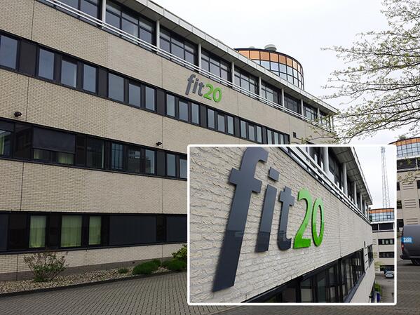 Leuke acrylox klus vanochtend bij Fit20 Hengelo, wij wensen Tycho Descamps veel succes met zijn nieuwe studio