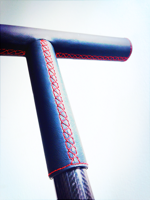 Carbon fibre handle, black nappa leather, red contrast stitching - #Brennwagen #GT1200 #BBQ #sheergrillingpleasure