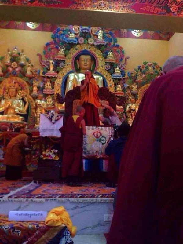 དེ་རིང་གི་རྫབ་གསང་དགོན་པའི་དབུ་འབྱེད་མཛད་སྒོ།