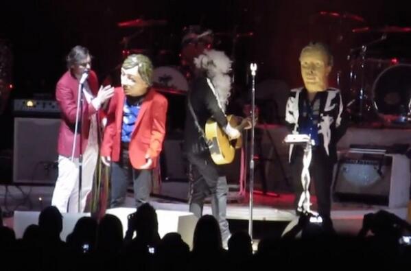 Arcade Fire reprend sur scène "Dust in the Wind" de Texas  mybandnews.com/arcade-fire-du…