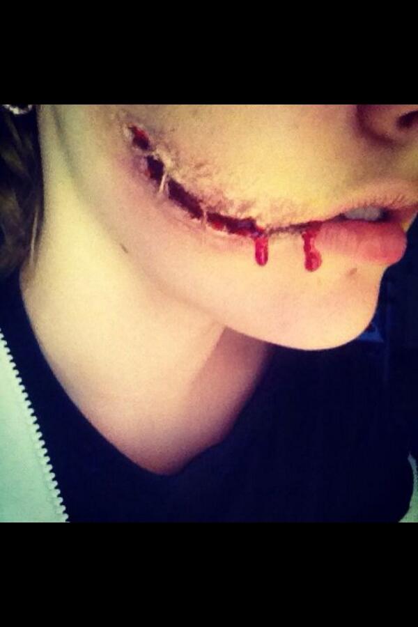 Horror_Makeup_'s tweet photo. 😄 http://t.co/TYWhQSVZl3