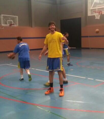 cbbeas's tweet photo. Lo mejor del sábado fue ver los 1ros min d @Adriannuke dspués d 7 mses d baja! Gran ovación para el #16 en #SanMames http://t.co/nEQH9lk4VT