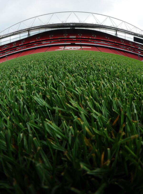 OfficialAFC_ID's tweet photo. 'The green, green grass of home.' Emirates Stadium telah siap untuk laga #AFCvNUFC http://t.co/DrXe2bS4e9