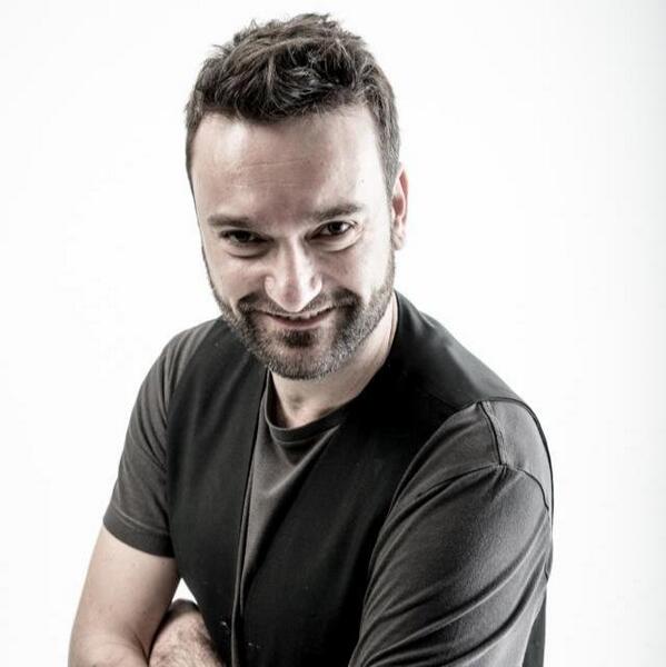IlariaSolazzo's tweet photo. #intervista di @IlariaSolazzo a @FabianGrutt è onilne su @AltroVerso 
http://t.co/uG31NoiXhP http://t.co/s8V6a3AzUq