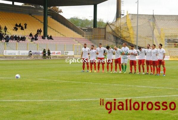 ElisabettaDeMad's tweet photo. Catanzaro nel ricordo di Imbriani!! #CatanzaroPaganese #legapro #MattiDaLegaPro @domegermi @CarmeloImbriani @ilMonz http://t.co/KYLI87Ge26