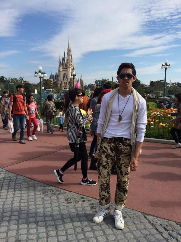 zhefrone's tweet photo. Disneyland :) #happykid http://t.co/niCluhNzyT