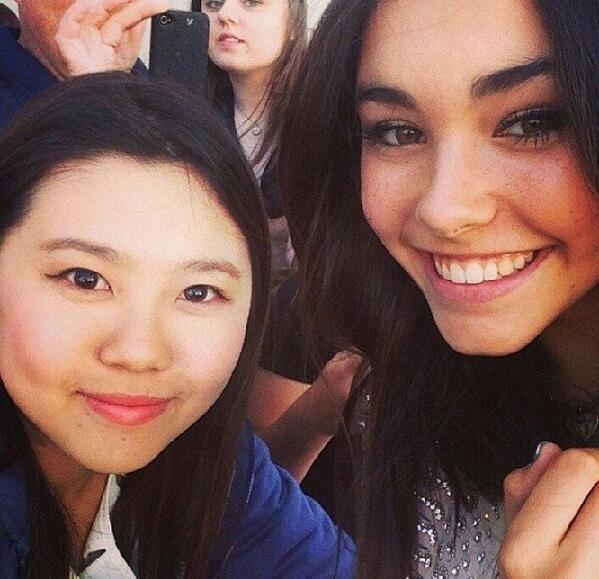 MadisonBeer_bTH's tweet photo. Madison with fan #RDMAs2014 #5 http://t.co/XH3GZv69Vn