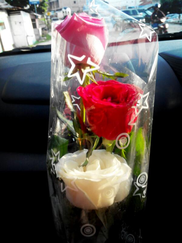 bunga_SEGARKU's tweet photo. Sold to my bff,Herti. semoga suka yahh :-) http://t.co/tRFpzTU3zQ