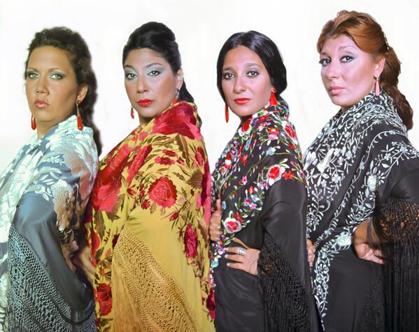 VegadelosReyes's tweet photo. Mara Rey @Amparolagares @anabelvalencia8 y @zamaracarrasco estrenarán #Cantaoras en @laBienal http://t.co/bVFe12zxZ7  http://t.co/sXIVKW9UxD