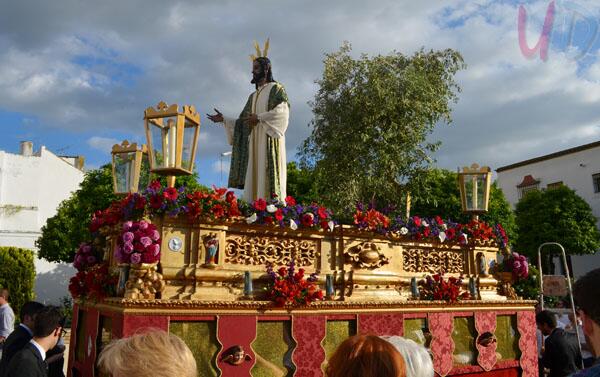 COPEUtrera's tweet photo. La procesión civil con el «Cristo de la Humildad» volvió a recorrer las calles de Utrera
http://t.co/XxHbXbTrjz http://t.co/IoLBVO6y5Z