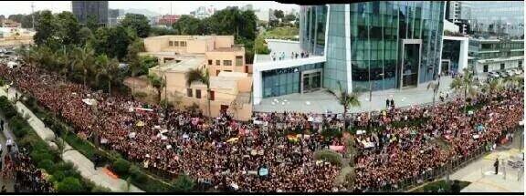 imFRAPPEper's tweet image. Just take a one look guyysss!! And try to find me :) #OneDirectionEnPeru #ThanksOneDirectionForChangingOurLives xoxo