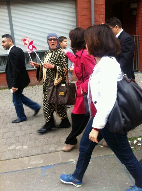 <a href="/psbruxellois/">PS Bruxelles</a> avec Laurette Onkelinx, <a href="/ikazban/">Jamal Ikazban</a> <a href="/jamelazaoum/">Jamel Azaoum</a> sur le terrain, proche des concitoyens #plusfortsensemble