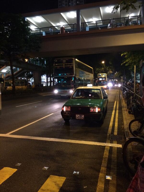 dreamsxmac's tweet photo. 做生意都唔好係紅綠燈停係道等客啦 http://t.co/BQCbxErgrP