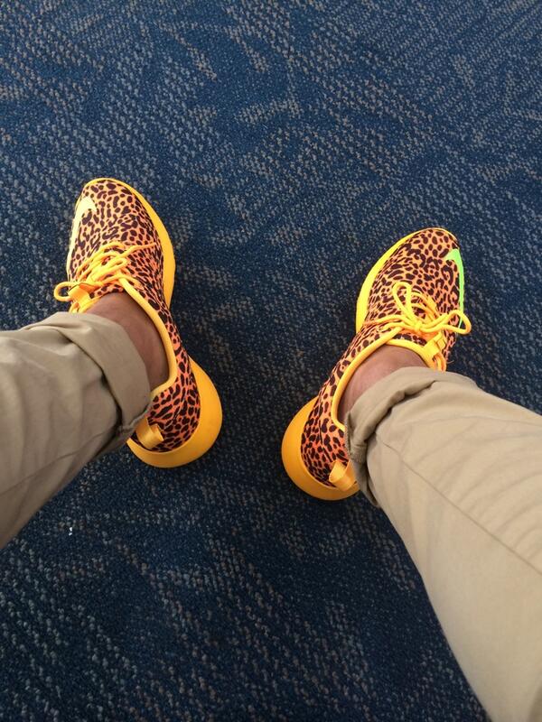 SneakerSnob_'s tweet photo. NYC bound ✈️ http://t.co/zOZCoaja64