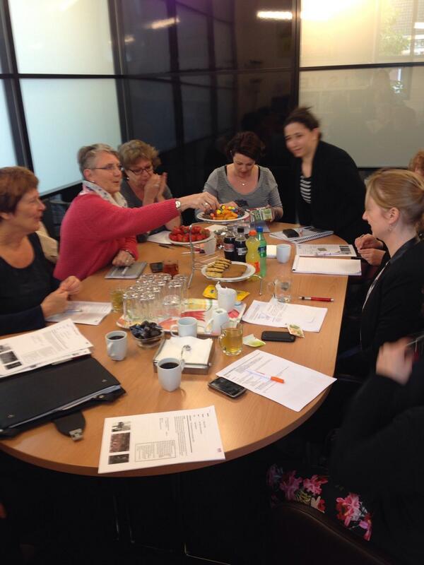 ingestegi's tweet photo. Nu al een onvergetelijk jaar! "@marloubullens: Dynamiek tijdens de kick-off werkgroep @FIFE_vrouwen 25 nov 2014 !! http://t.co/cBGHyo2AaT"