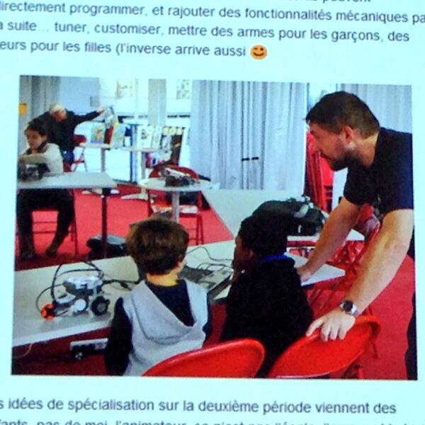 LauraCiriani's tweet image. #CodeCambouis au @criparis Benoit Parsy anime des ateliers Lego Mindstorm avec java code issu de scratch