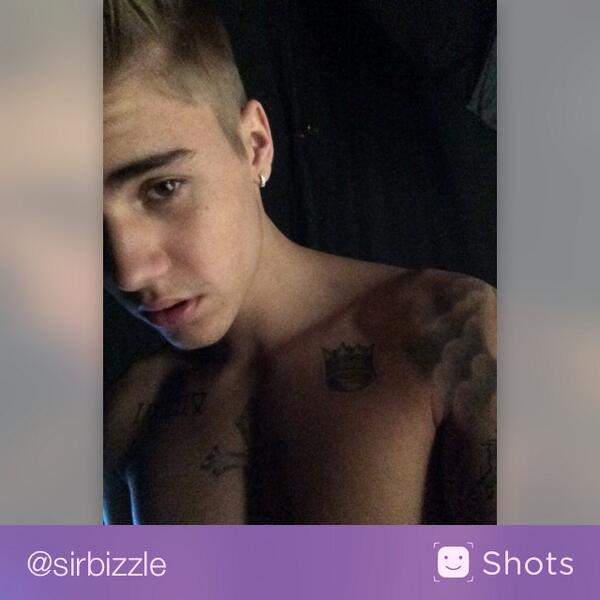 Eet840Iooo's tweet photo. "@justinbieber: Lay with me http://t.co/KXxlDv0hDF #selfie http://t.co/x4JQvFXKvJ"