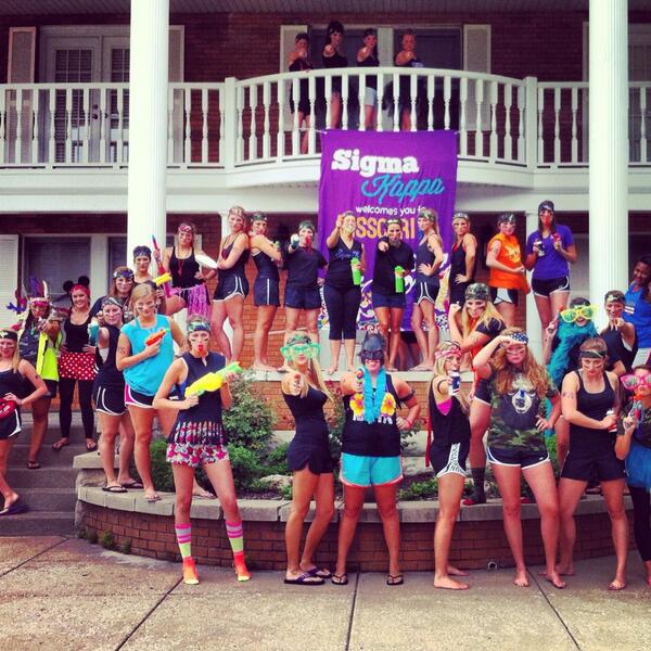 emmykait6's tweet image. Happy Senior Week to some of my favorite girls! #sigkseniors #fall10/spring11love